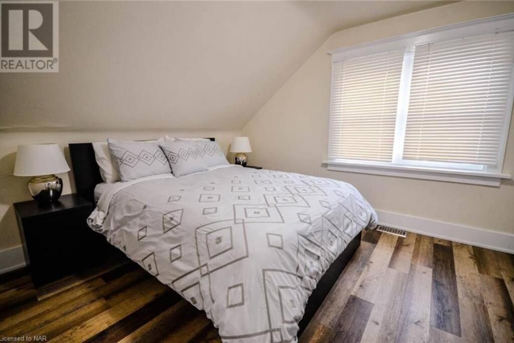Cozy 3 Bedroom Downtown Cottage With Complimentary Breakfast Delivered Daily To The Rental Καταρράκτες του Νιαγάρα Εξωτερικό φωτογραφία