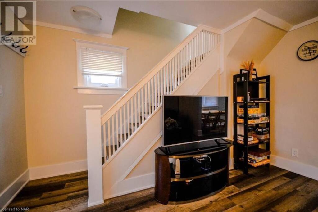 Cozy 3 Bedroom Downtown Cottage With Complimentary Breakfast Delivered Daily To The Rental Καταρράκτες του Νιαγάρα Εξωτερικό φωτογραφία