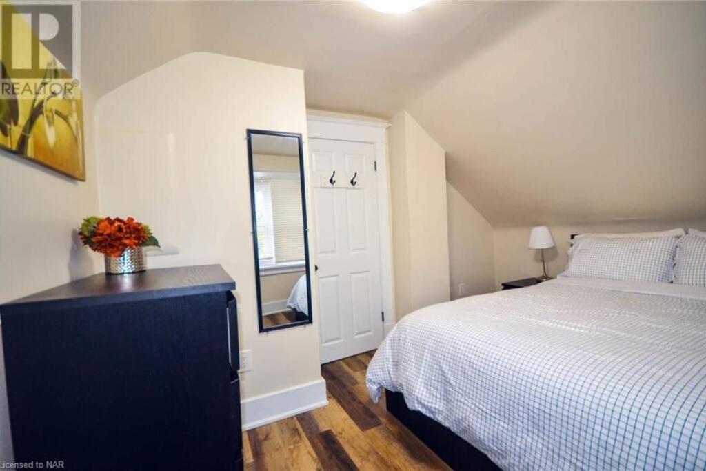 Cozy 3 Bedroom Downtown Cottage With Complimentary Breakfast Delivered Daily To The Rental Καταρράκτες του Νιαγάρα Εξωτερικό φωτογραφία